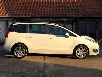 Used Peugeot 5008 2015 for sale - 76436466: Photo