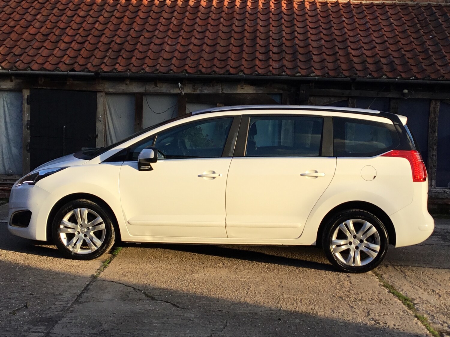 Used Peugeot 5008 2015 for sale - 76436466: Photo 8