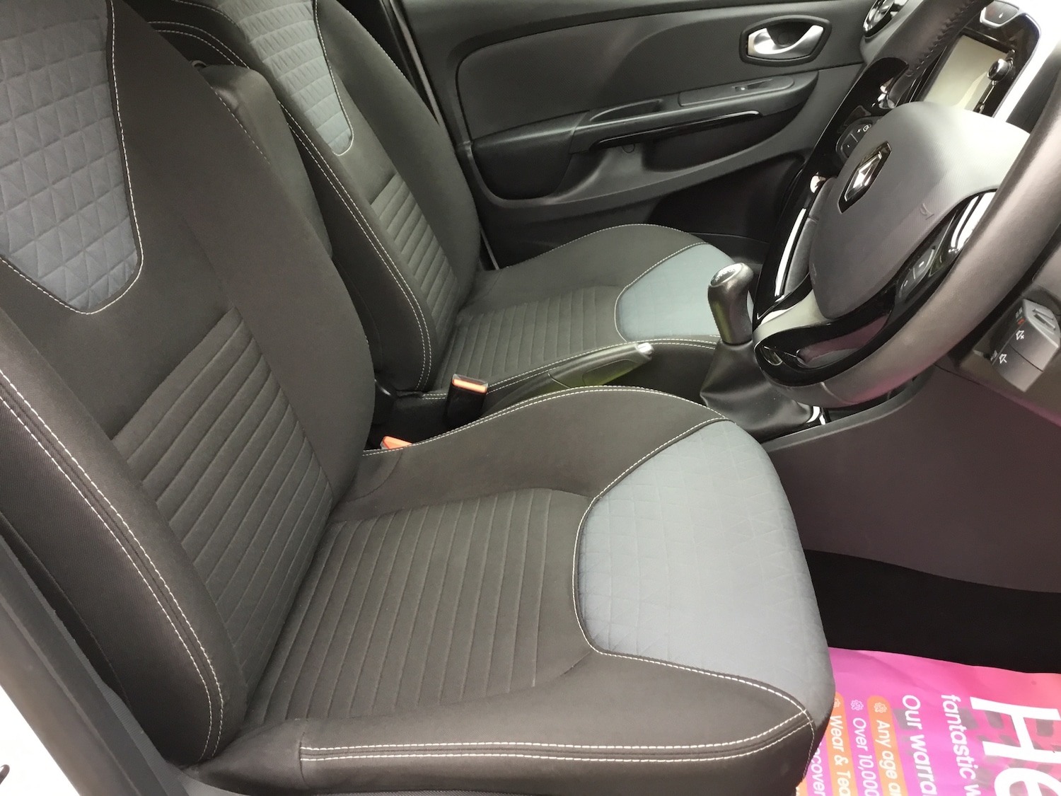 Used Renault Clio 2015 for sale - 76578125: Photo 9