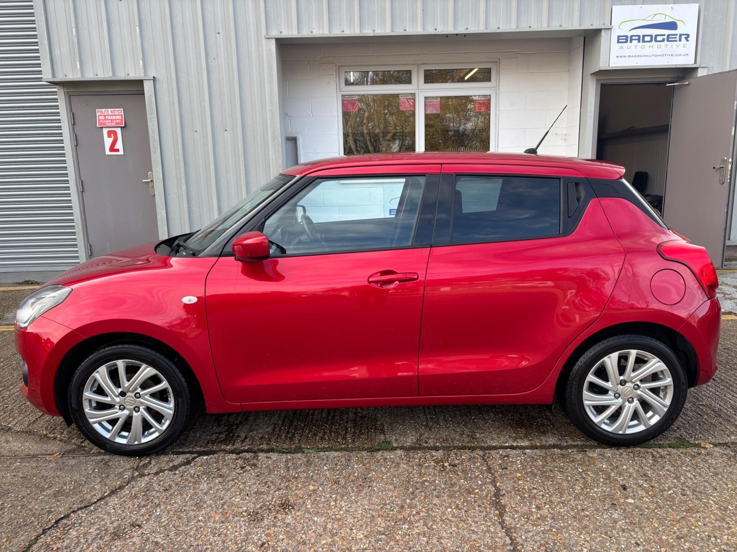 Used Suzuki Swift 2023 for sale - 77598724: Photo 4
