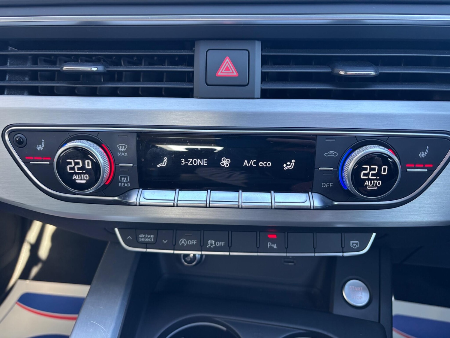 Used Audi A4 Avant 2019 for sale - 76360288: Photo 32