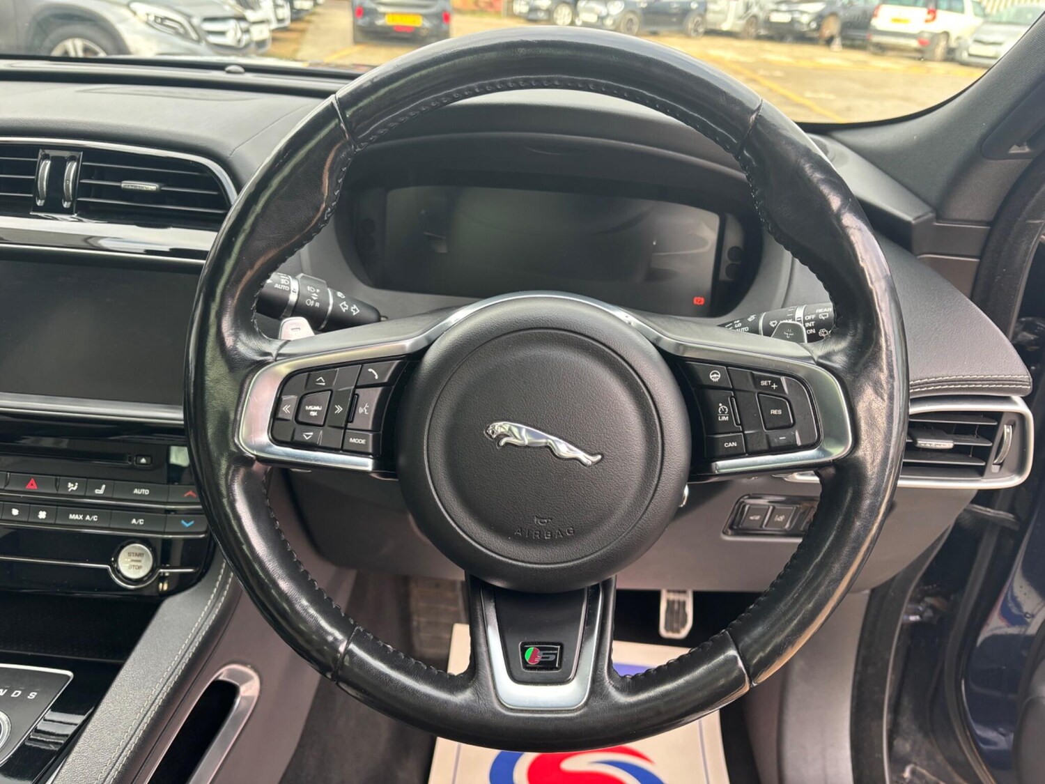 Used Jaguar F-Pace 2017 for sale - 76619634: Photo 37