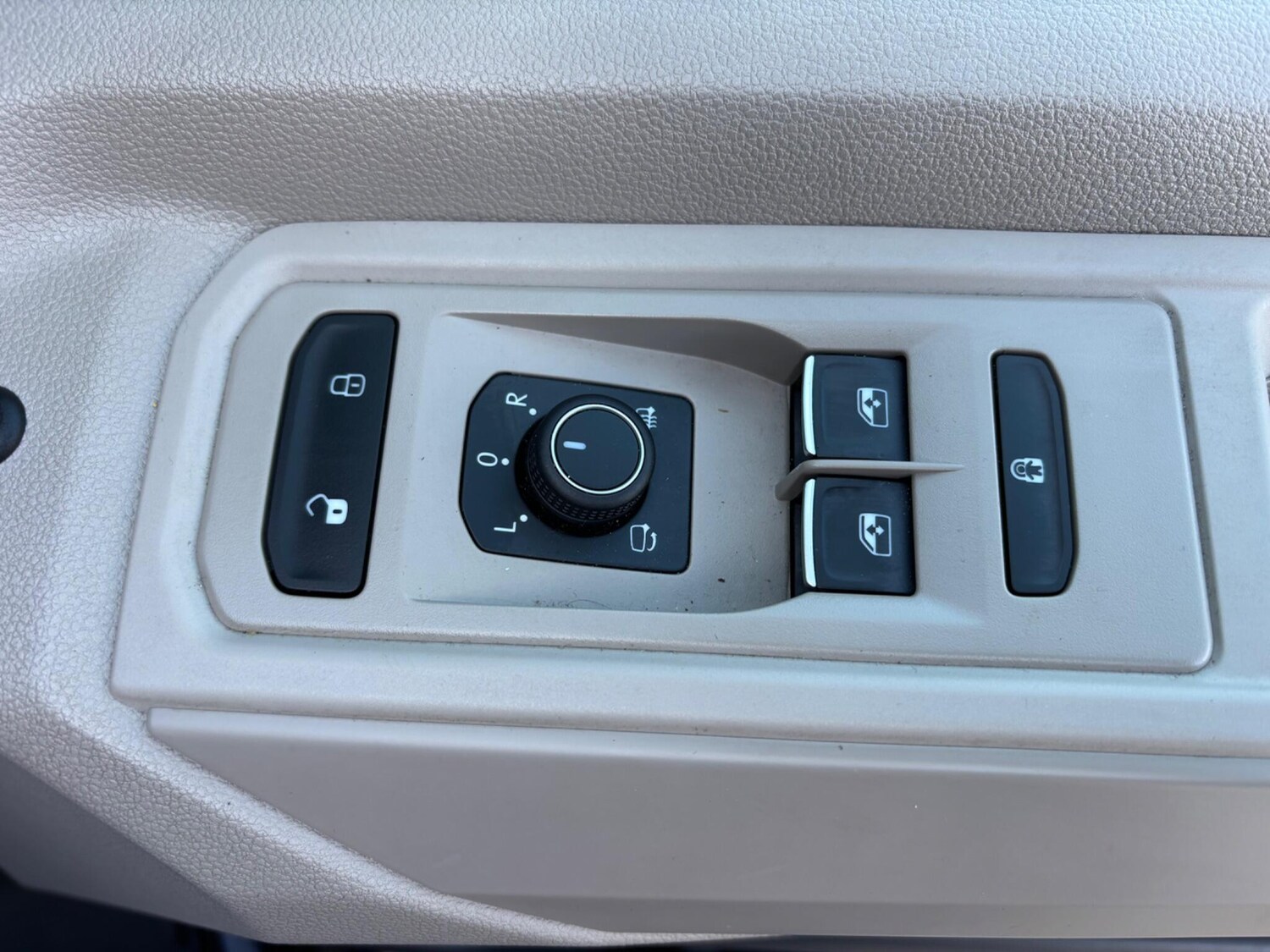 Used Volkswagen Multivan for sale - 77753261: Photo 27