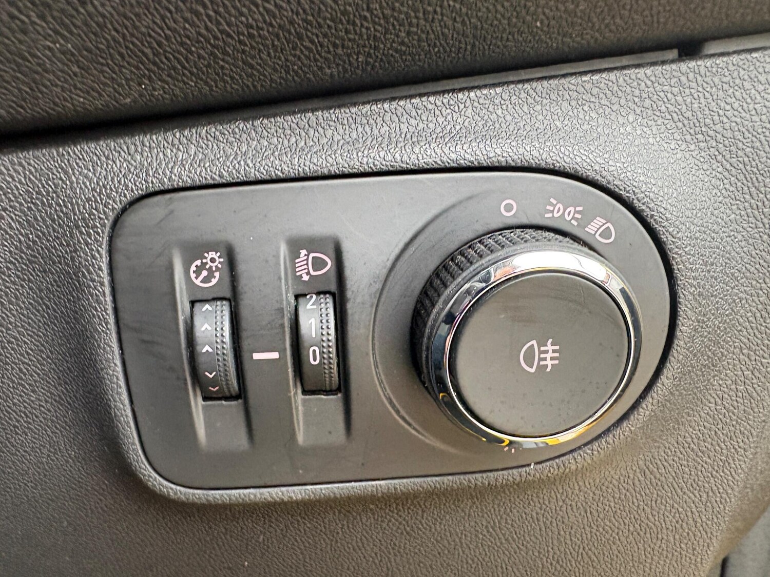 Used Vauxhall Corsa 2015 for sale - 77586471: Photo 23