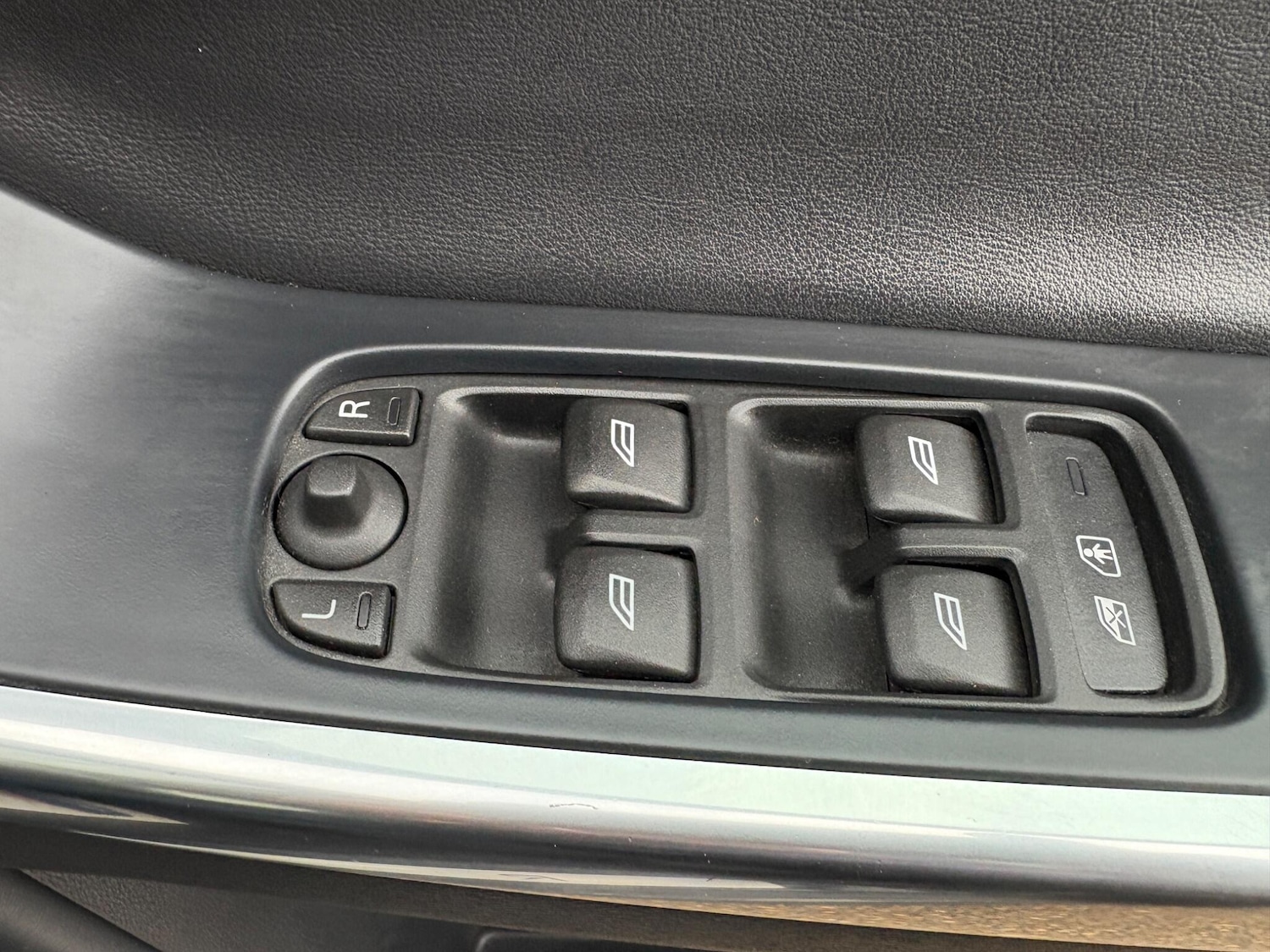 Used Volvo XC60 2015 for sale - 76619713: Photo 25