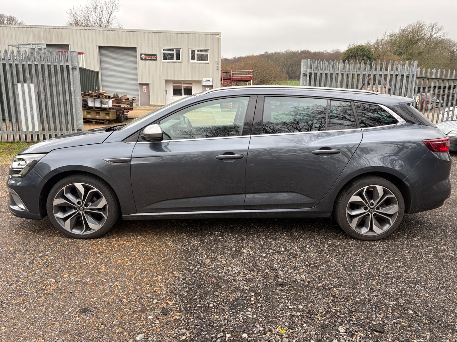 Used Renault Megane 2020 for sale - 77612976: Photo 2