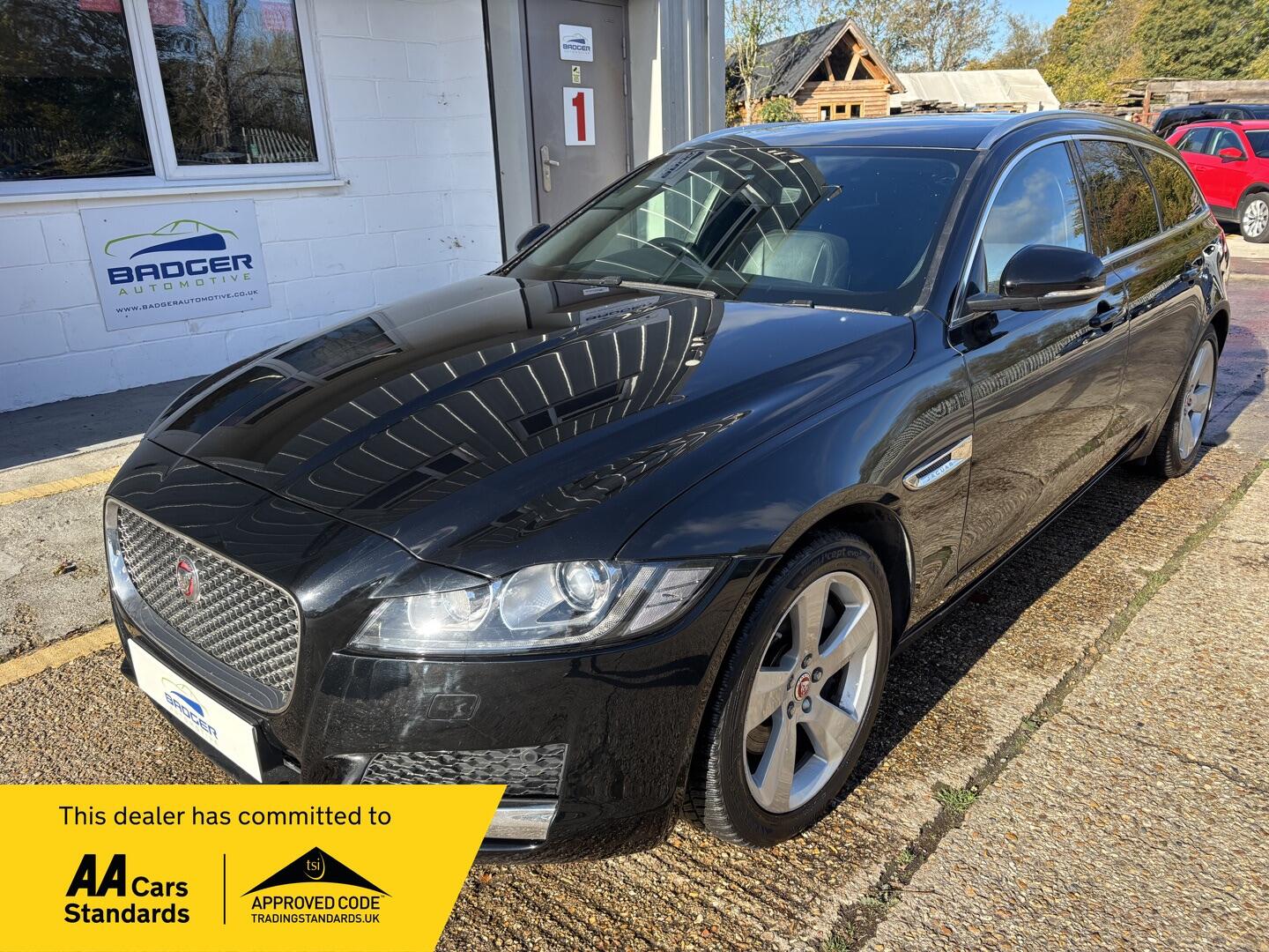 Used Jaguar XF 2018 for sale - 76550476: Photo 1