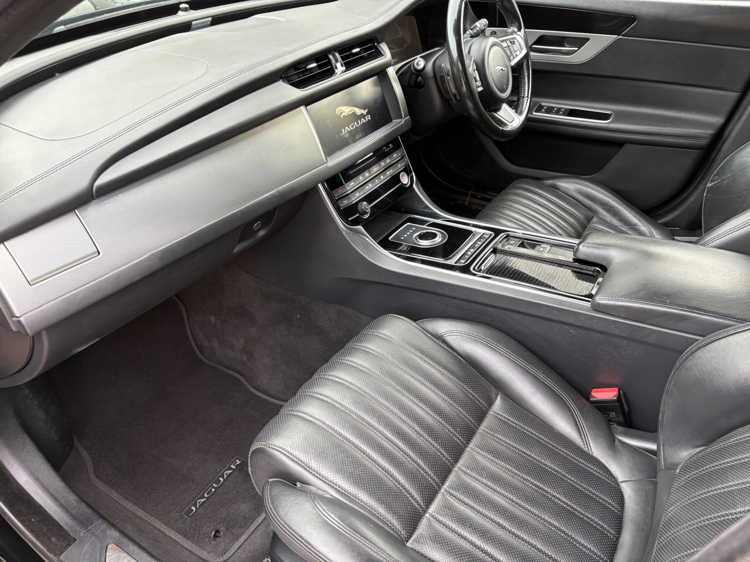 Used Jaguar XF 2018 for sale - 76550476: Photo 19