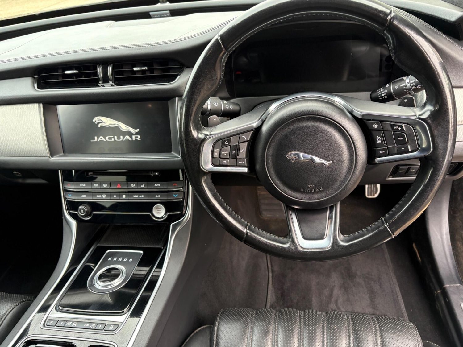 Used Jaguar XF 2018 for sale - 76550476: Photo 23
