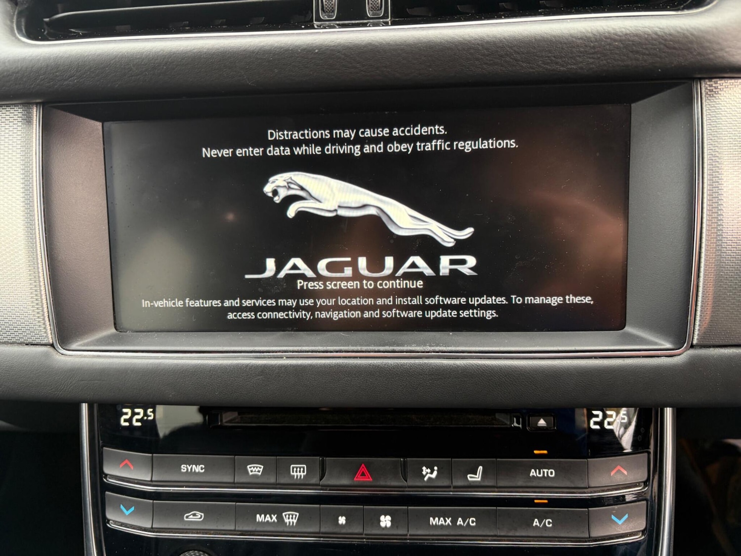 Used Jaguar XF 2018 for sale - 76550476: Photo 25