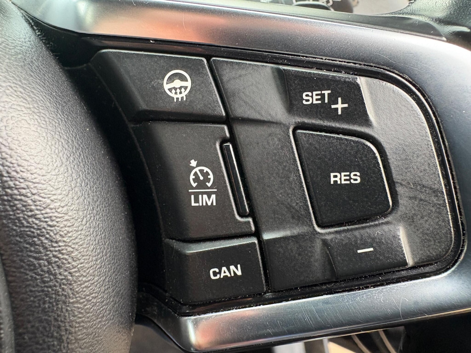 Used Jaguar XF 2018 for sale - 76550476: Photo 31