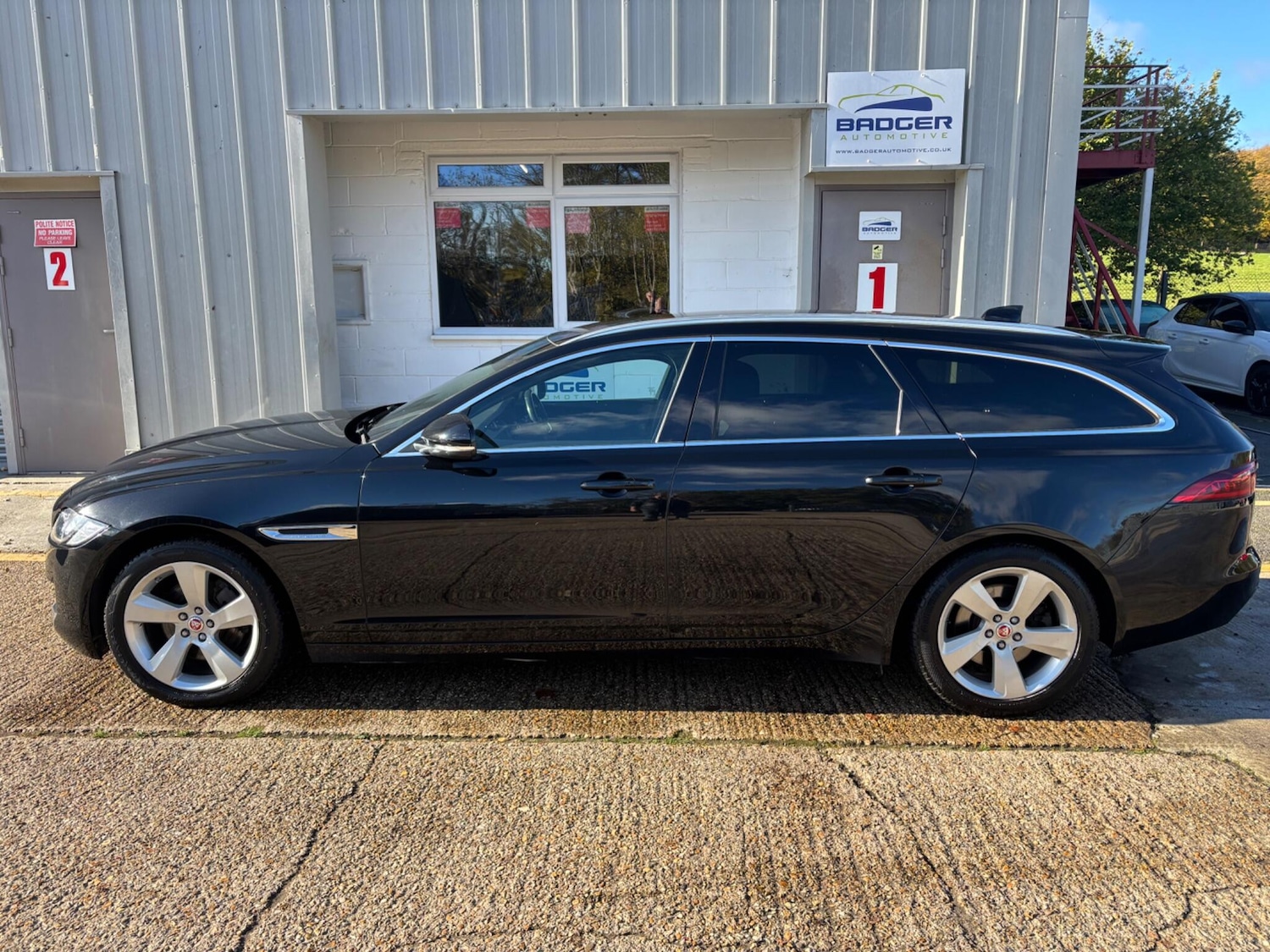 Used Jaguar XF 2018 for sale - 76550476: Photo 4