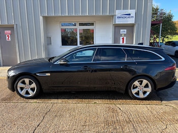 Used Jaguar XF 2018 for sale - 76550476: Photo