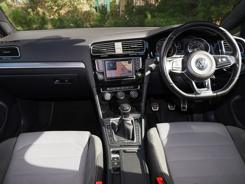 Used Volkswagen Golf 2016 for sale - 76700034: Photo 2