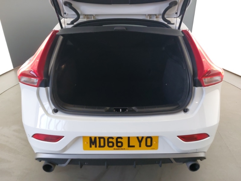 Used Volvo V40 2017 for sale - 76964089: Photo 8