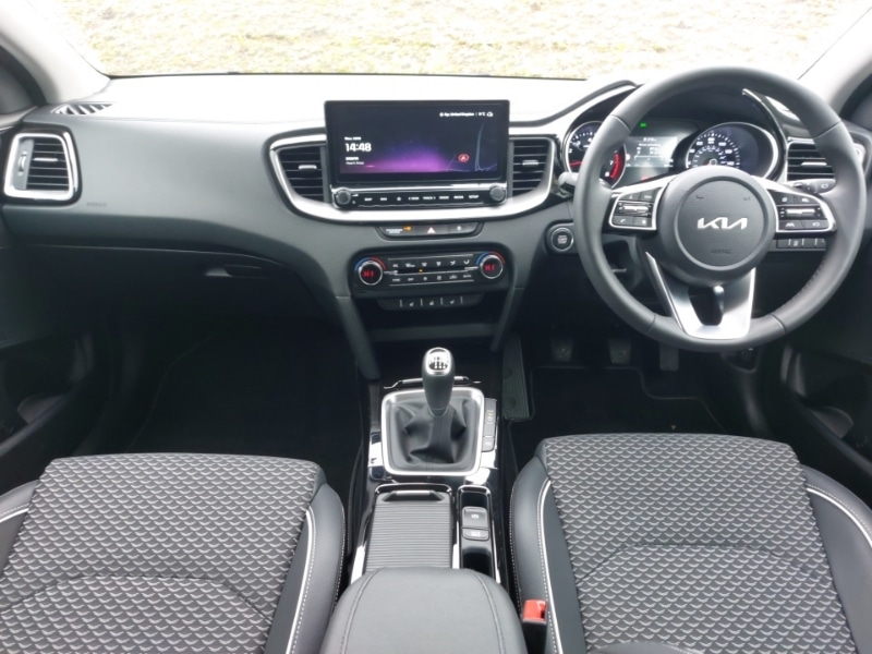 Used Kia XCeed 2025 for sale - 76301933: Photo 2