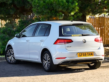 Used Volkswagen Golf 2018 for sale - 76427465: Photo