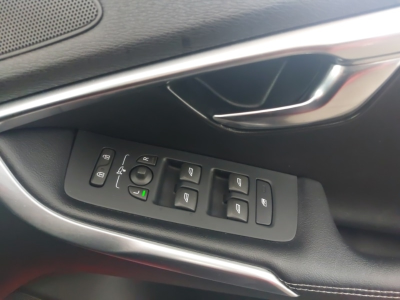 Used Volvo V40 2016 for sale - 77273447: Photo 18