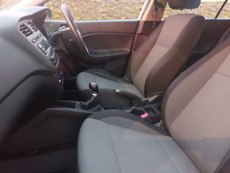 Used Hyundai i20 2018 for sale - 76752040: Photo 5