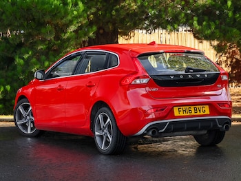 Used Volvo V40 2016 for sale - 76619159: Photo