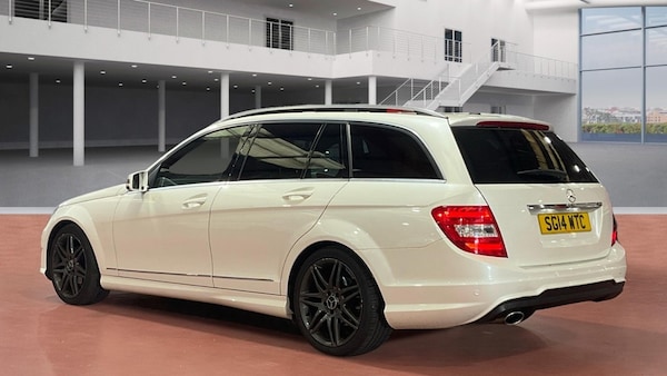 Used Mercedes-Benz C Class 2014 for sale - 76231656: Photo 2