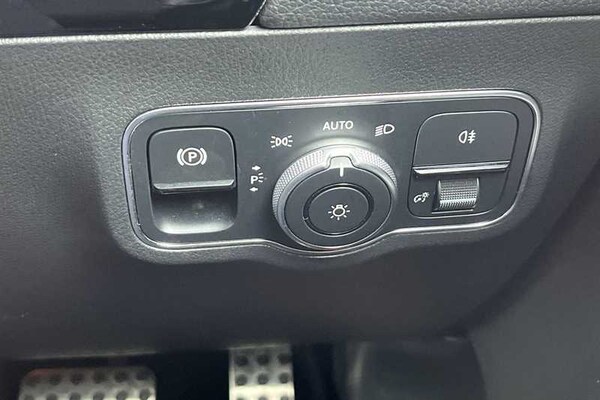 Used Mercedes-Benz B-Class 2019 for sale - 75980278: Photo 52