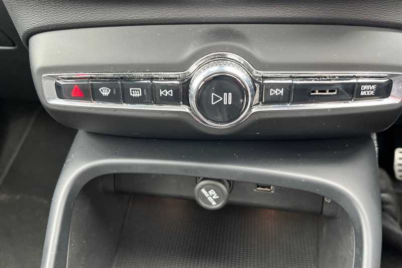 Used Volvo XC40 2021 for sale - 76112567: Photo 54