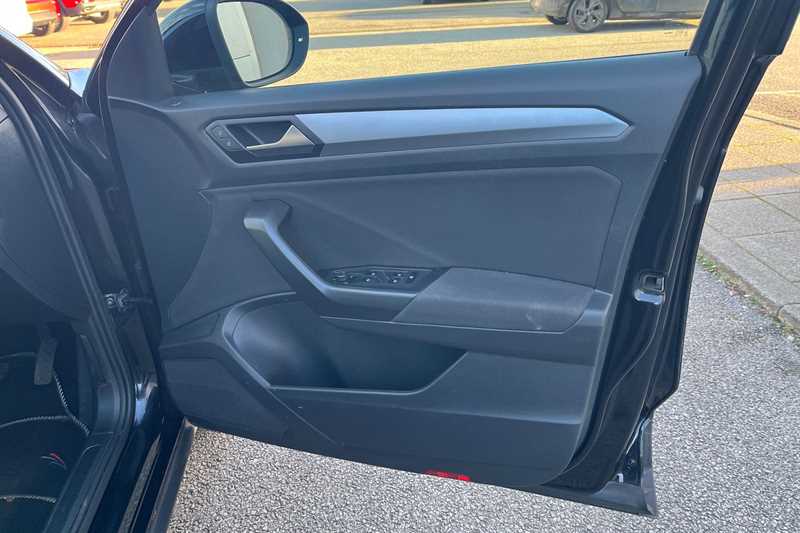 Used Volkswagen T-Roc 2022 for sale - 77146925: Photo 28