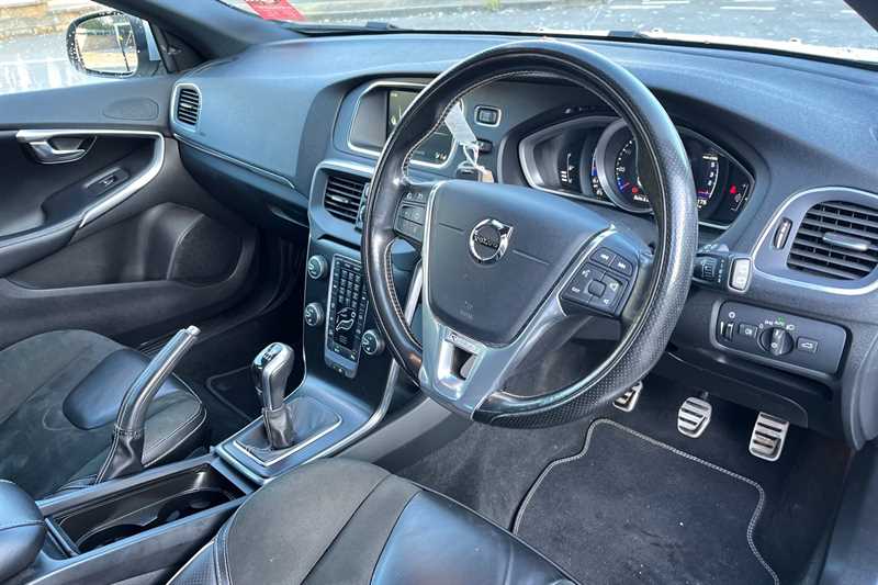 Used Volvo V40 2016 for sale - 76648382: Photo 10