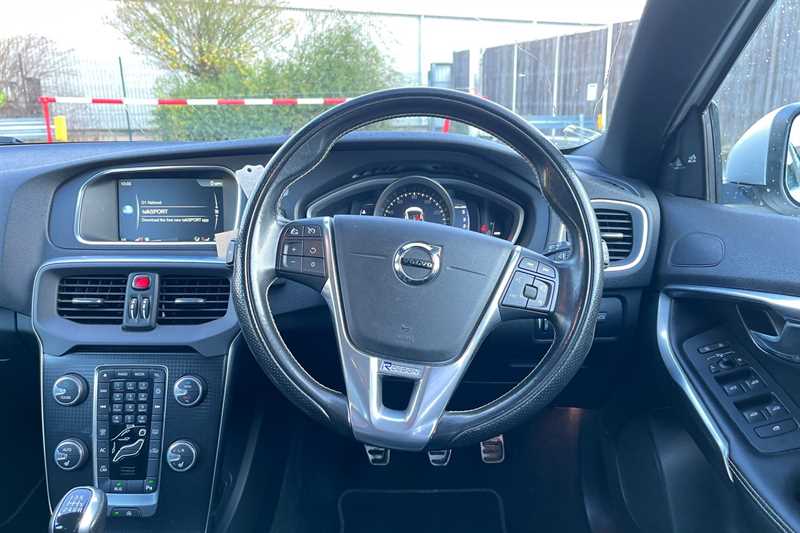 Used Volvo V40 2016 for sale - 76648382: Photo 11