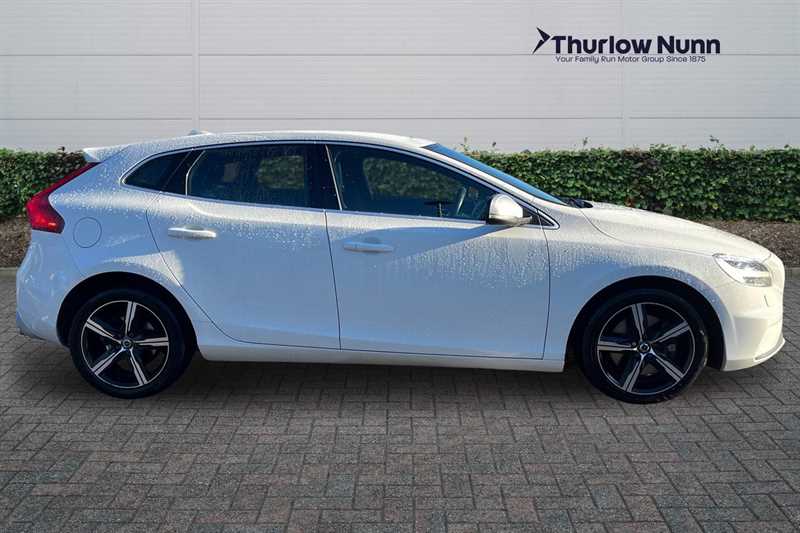 Used Volvo V40 2016 for sale - 76648382: Photo 2