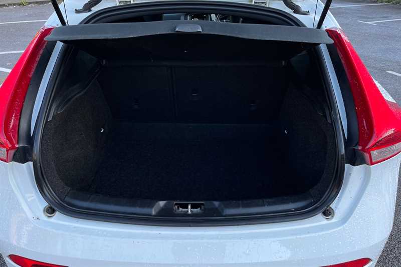 Used Volvo V40 2016 for sale - 76648382: Photo 24