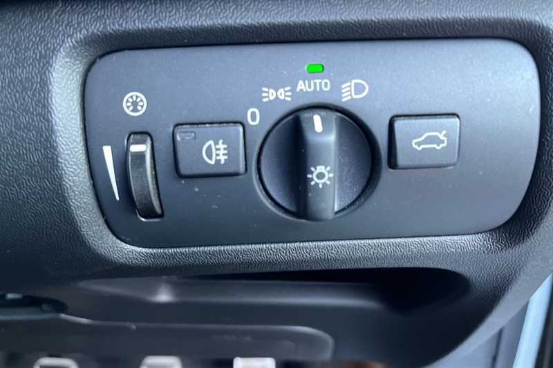 Used Volvo V40 2016 for sale - 76648382: Photo 48