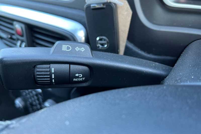 Used Volvo V40 2016 for sale - 76648382: Photo 50