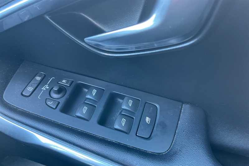 Used Volvo V40 2016 for sale - 76648382: Photo 59