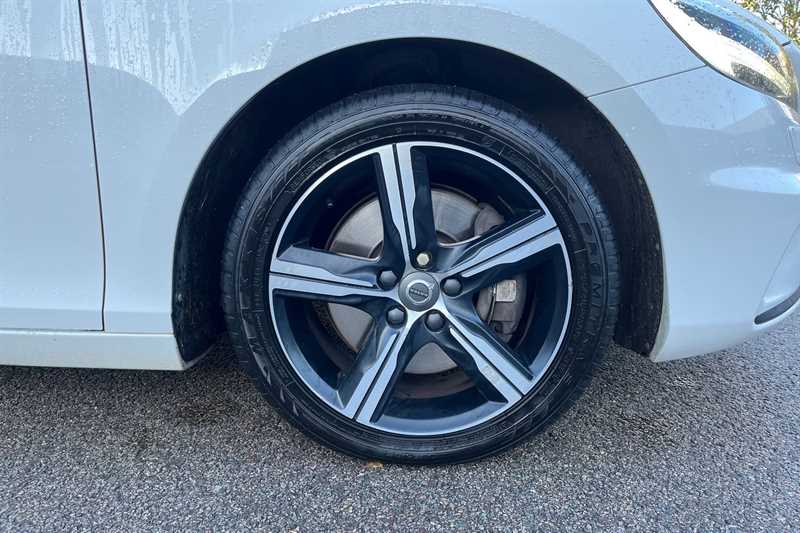 Used Volvo V40 2016 for sale - 76648382: Photo 9