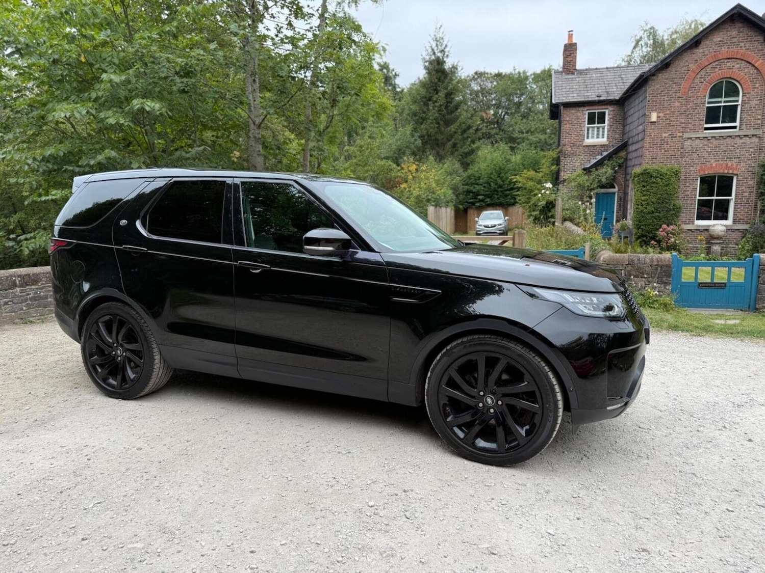 Used Land Rover Discovery 2018 for sale - 76712378: Photo 2