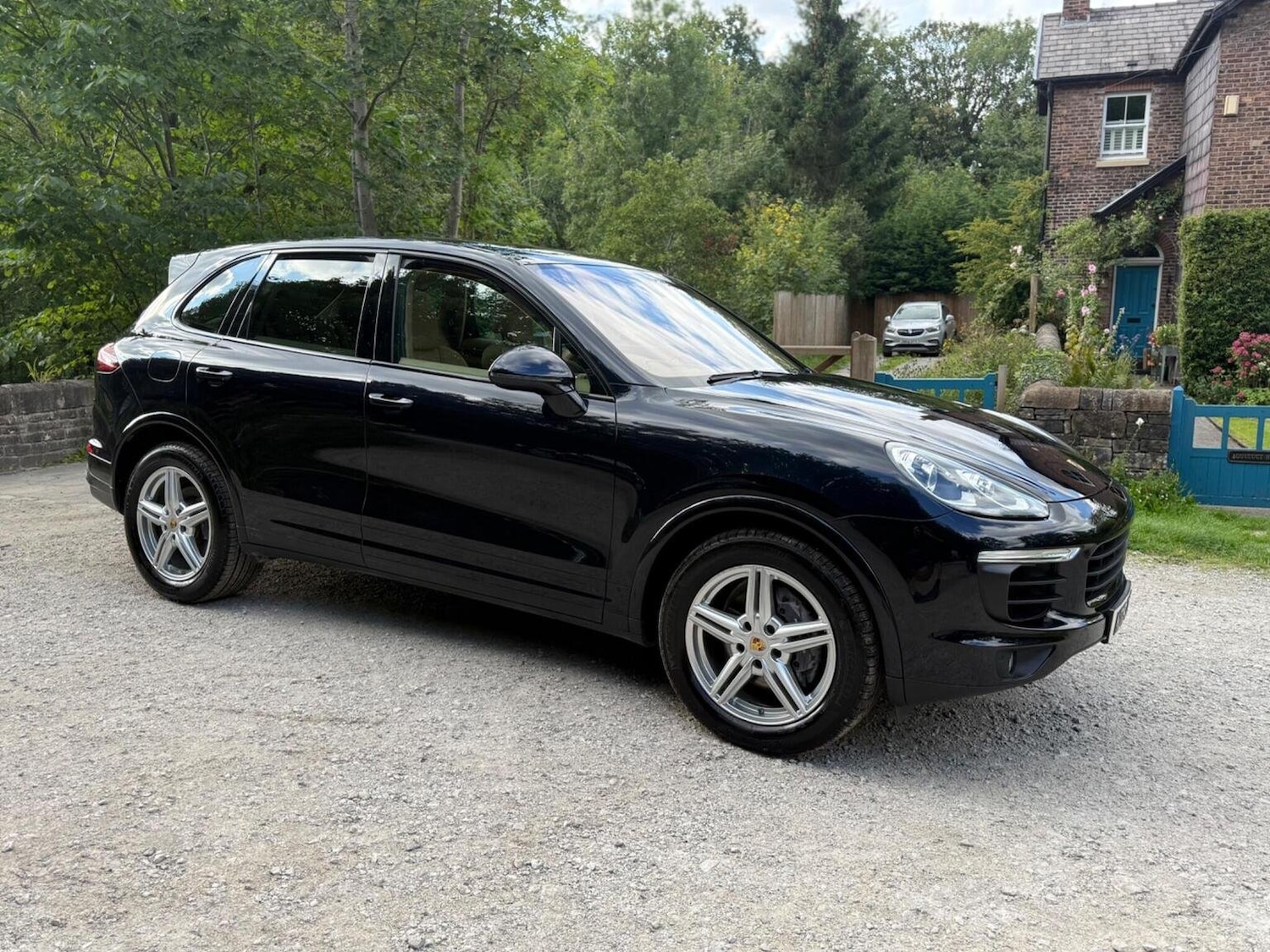 Used Porsche Cayenne 2016 for sale - 77881030: Photo 2