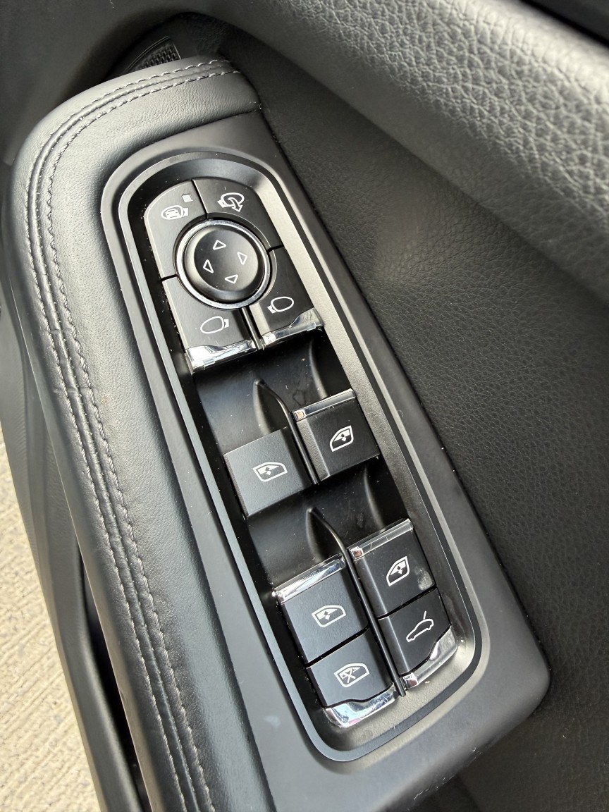 Used Porsche Macan 2021 for sale - 77478131: Photo 21