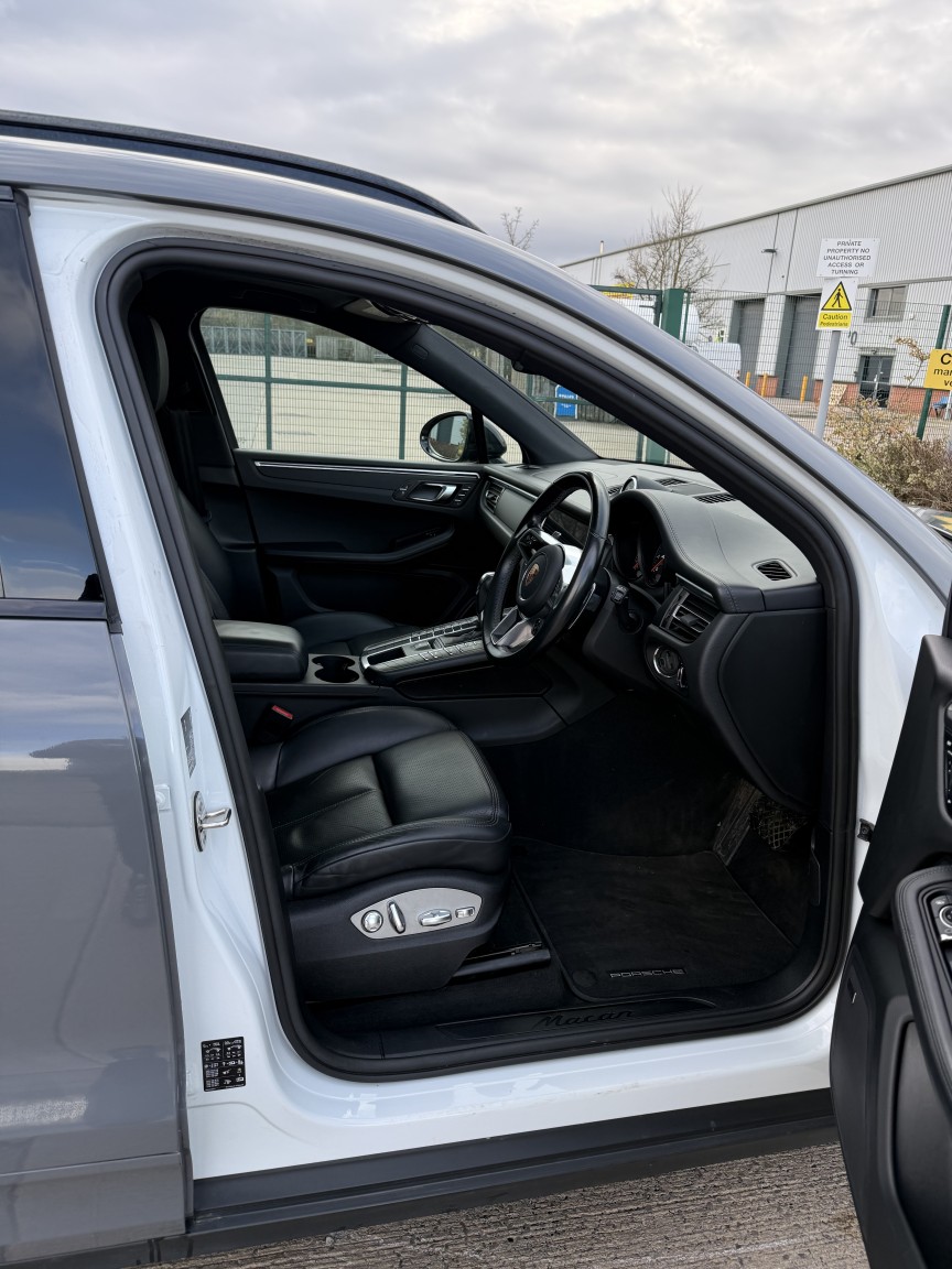 Used Porsche Macan 2021 for sale - 77478131: Photo 24