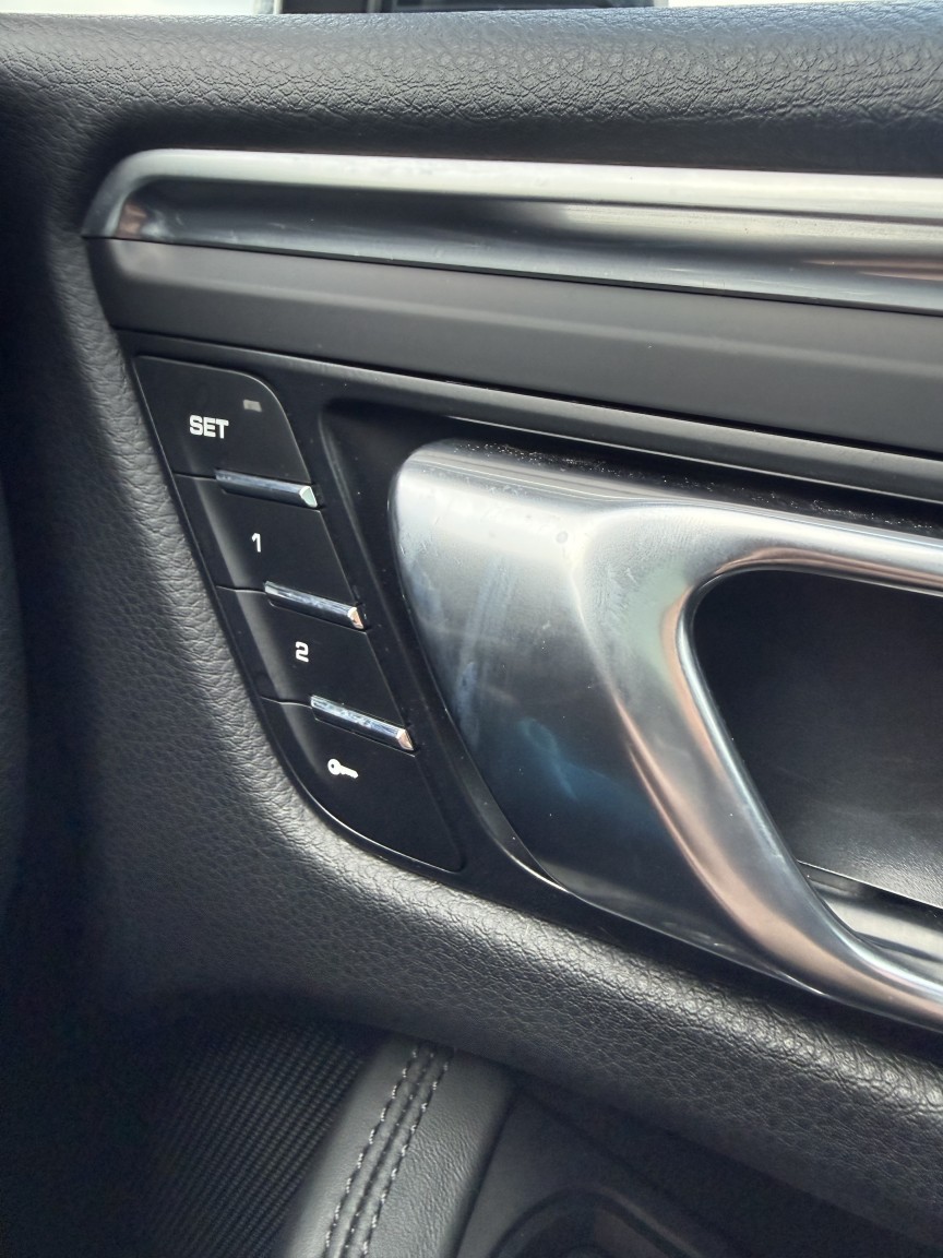 Used Porsche Macan 2021 for sale - 77478131: Photo 33