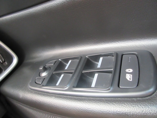Used Jaguar XE 2017 for sale - 75558912: Photo 19