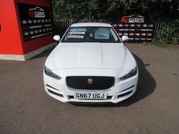 Used Jaguar XE 2017 for sale - 75558912: Photo