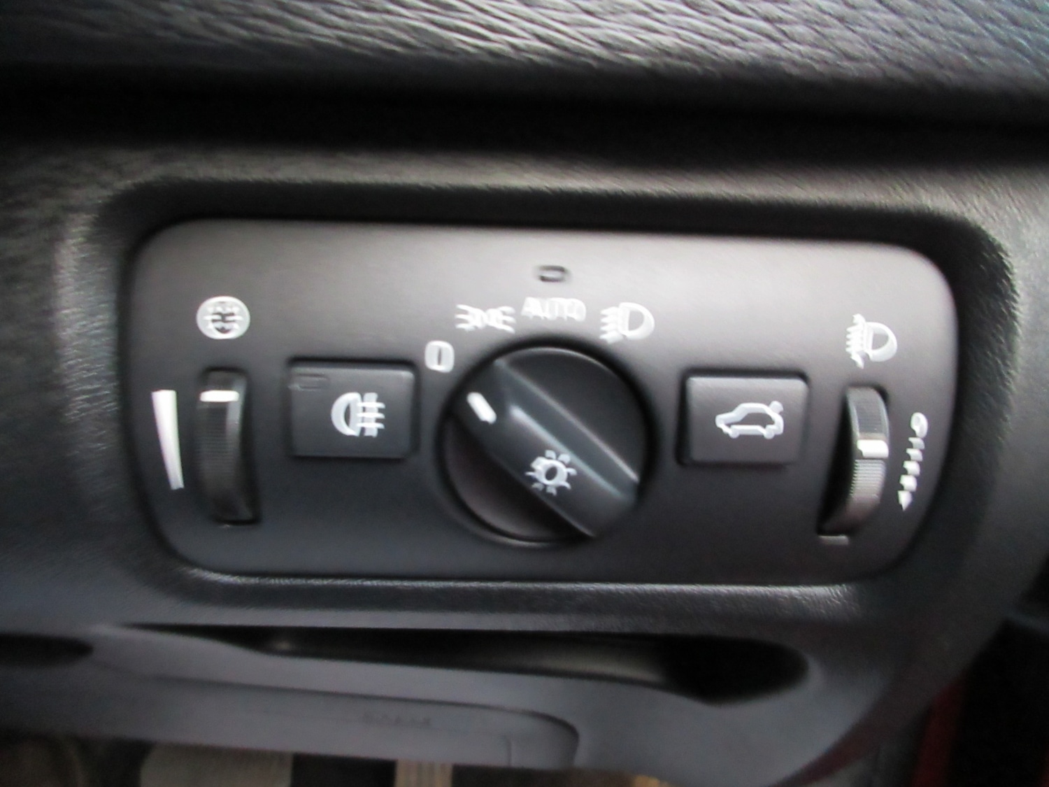 Used Volvo V40 2015 for sale - 76932224: Photo 10