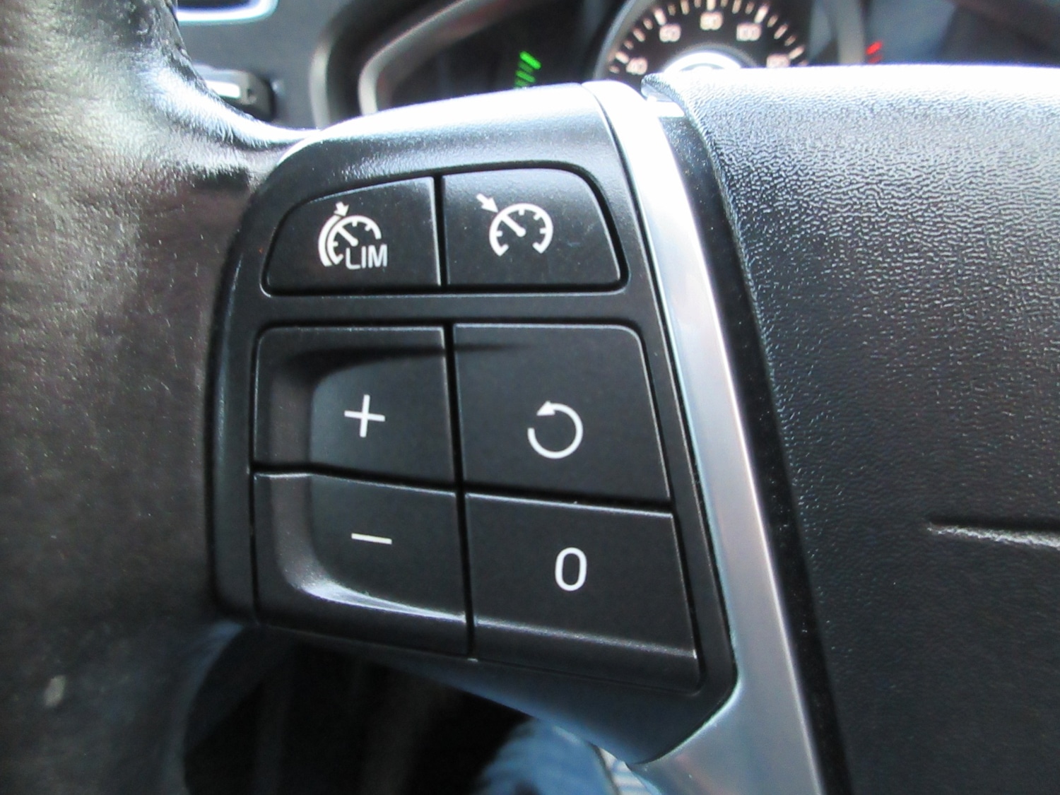 Used Volvo V40 2015 for sale - 76932224: Photo 16