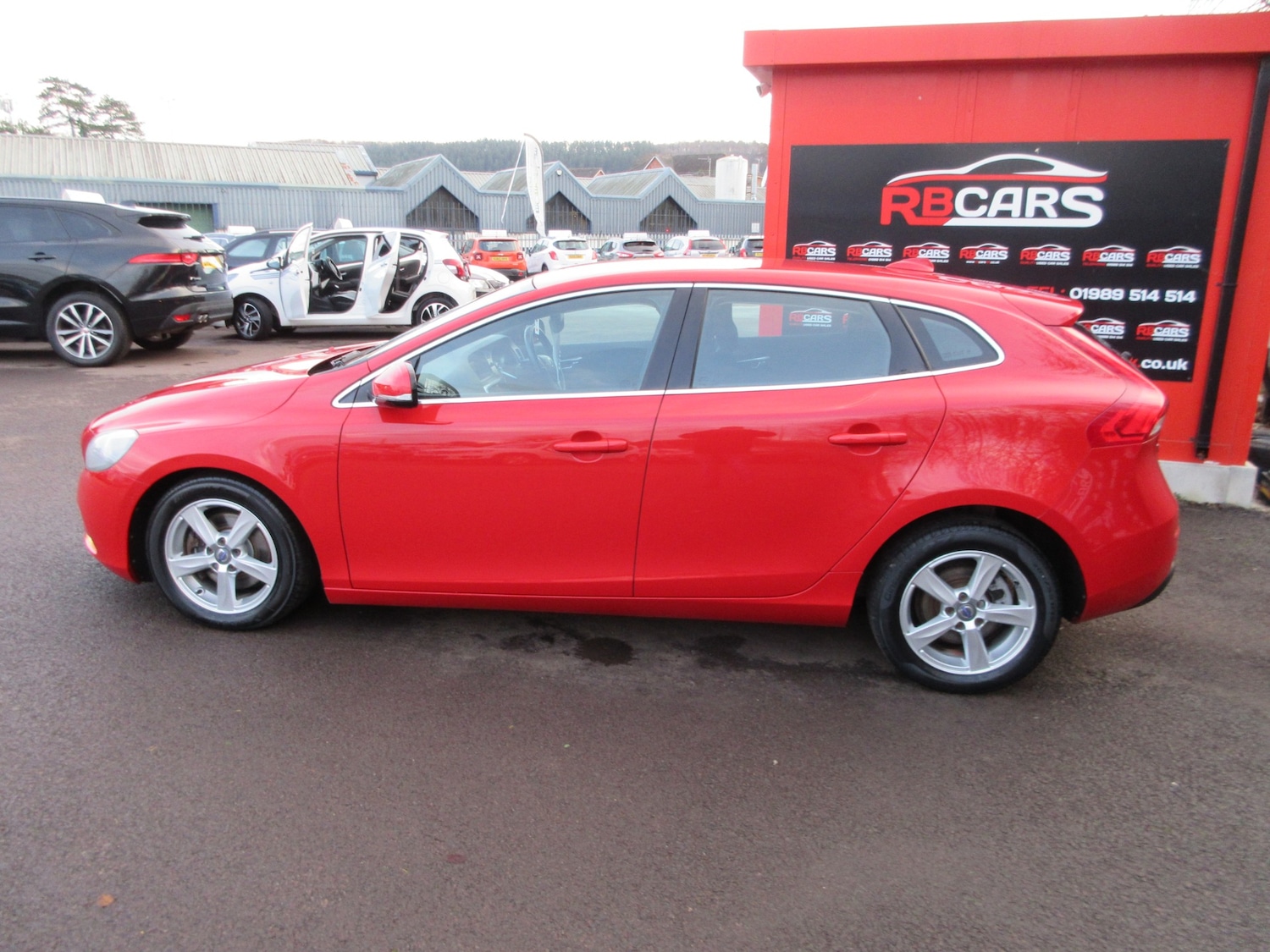 Used Volvo V40 2015 for sale - 76932224: Photo 4
