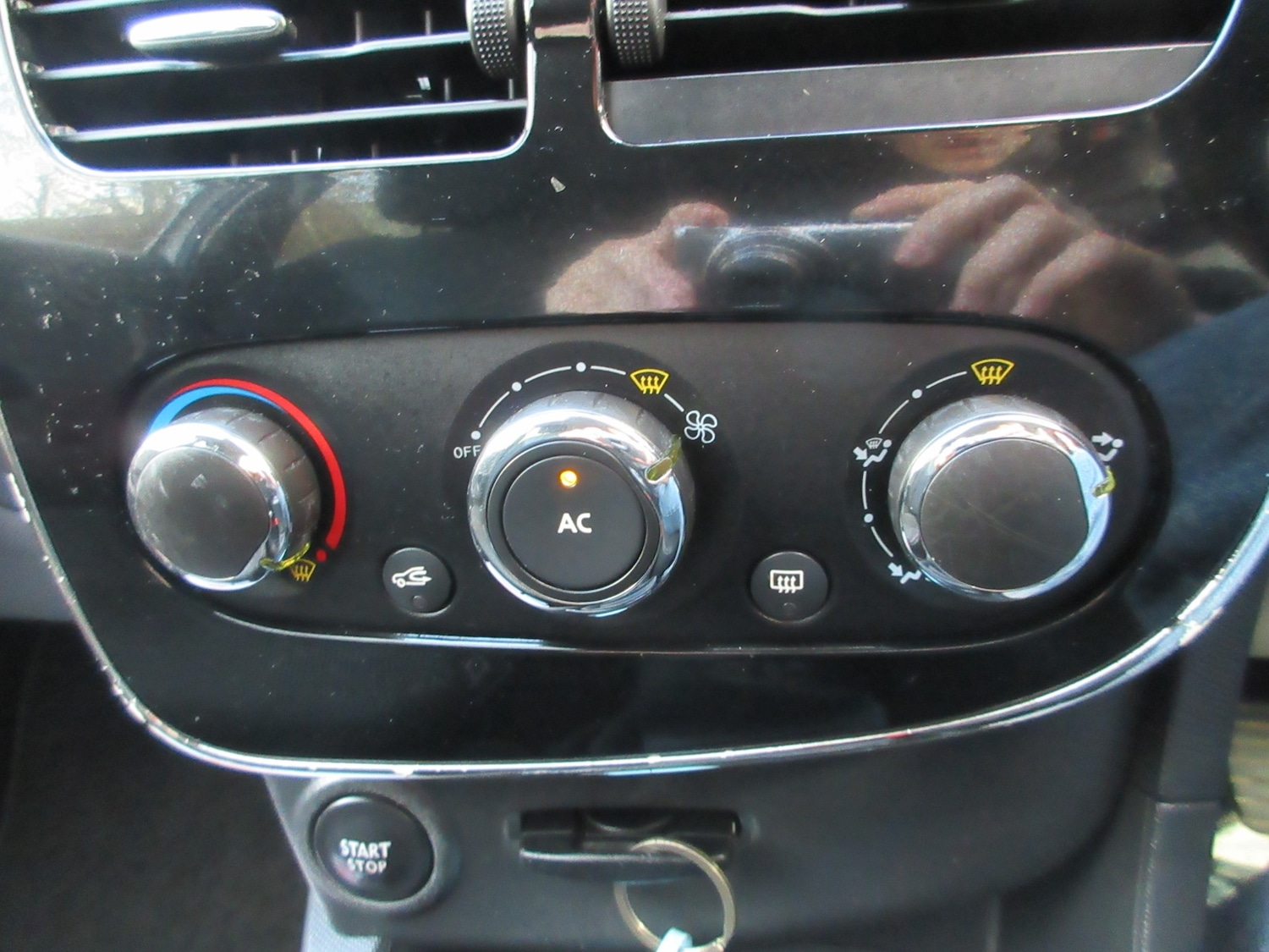 Used Renault Clio 2014 for sale - 76777449: Photo 16