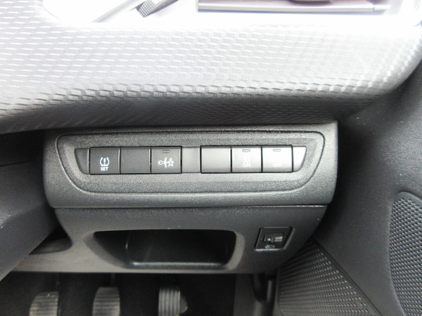 Used Peugeot 2008 2014 for sale - 76288527: Photo 25