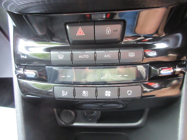 Used Peugeot 2008 2018 for sale - 75569458: Photo 18