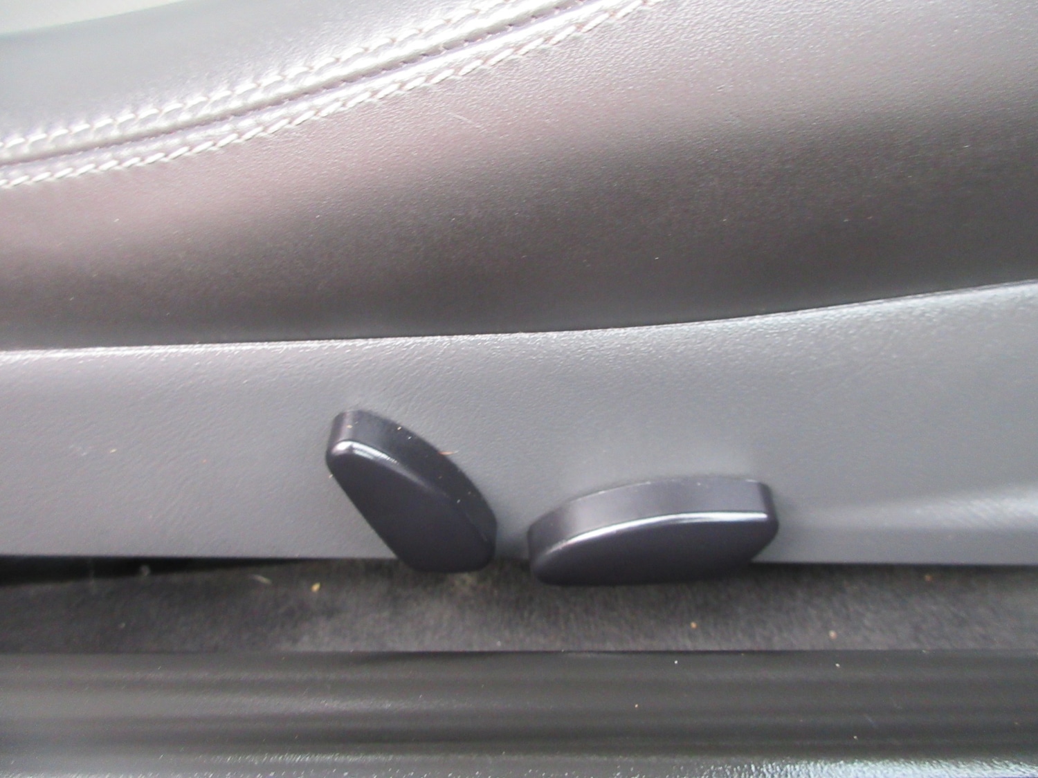 Used Chrysler Crossfire 2008 for sale - 77240449: Photo 10